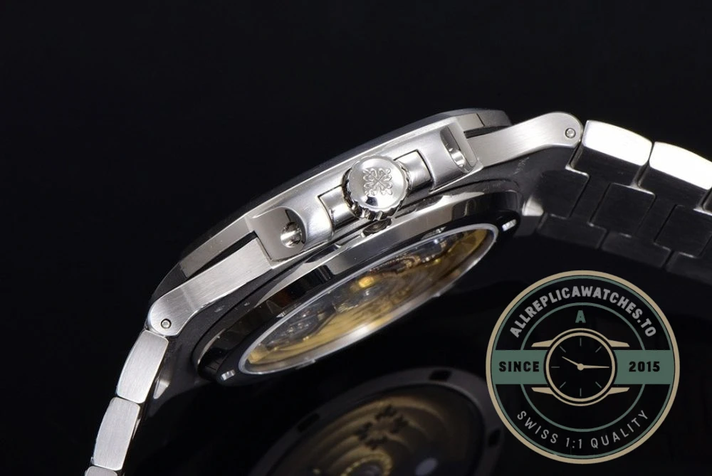 Superclone Nautilus 5719/10G Patek Philippe 40 mm, Green Baguette Diamonds - Affordable Super Clone Watch