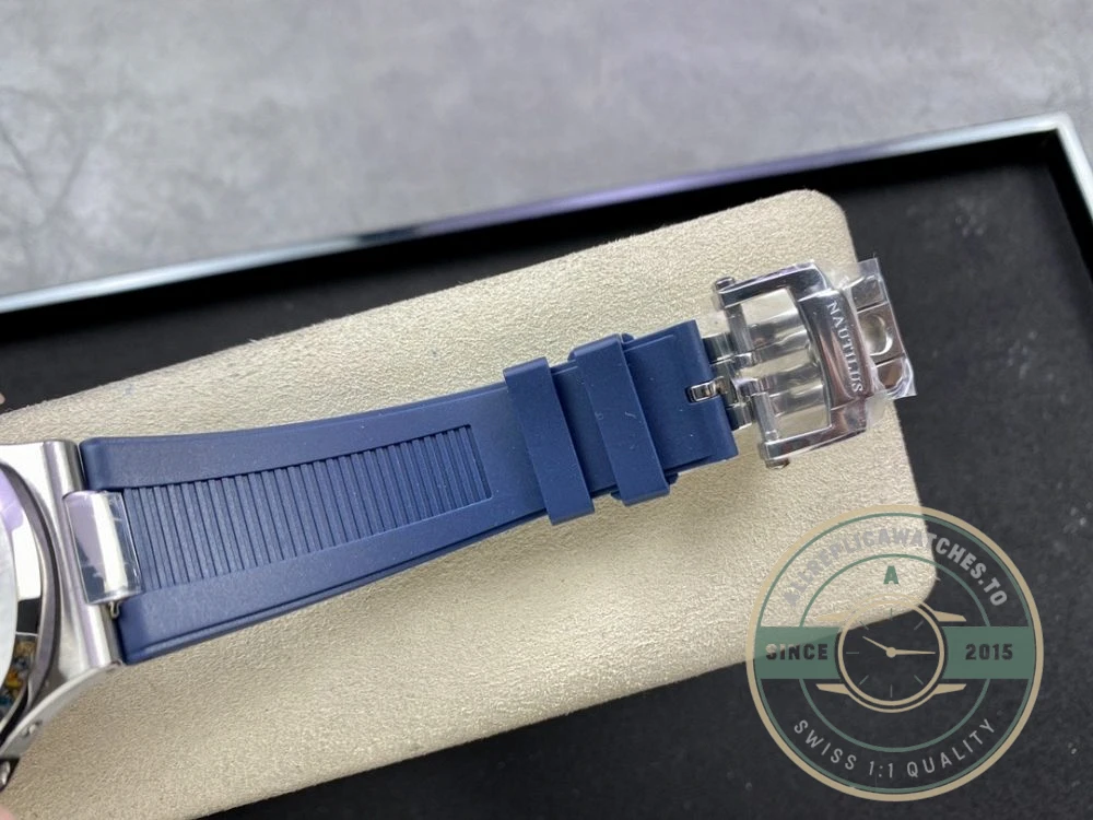 Superclone Nautilus 5726/1A Annual Calendar, Moon phases 40.5 mm, Steel, Blue Dial - Swiss Movement Replica Watch