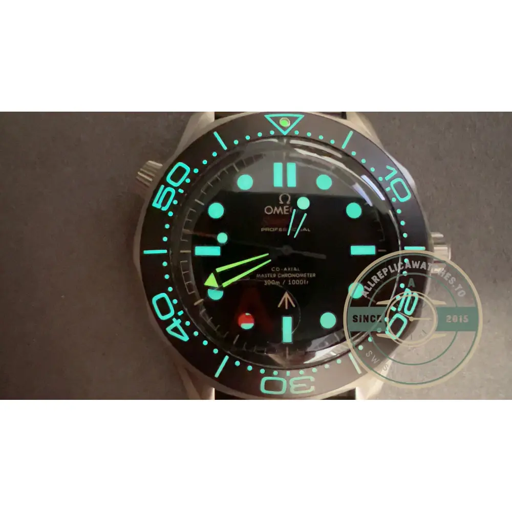 Ceramic unidirectional diving bezel above the titanium case of the Diver 300M superclone
