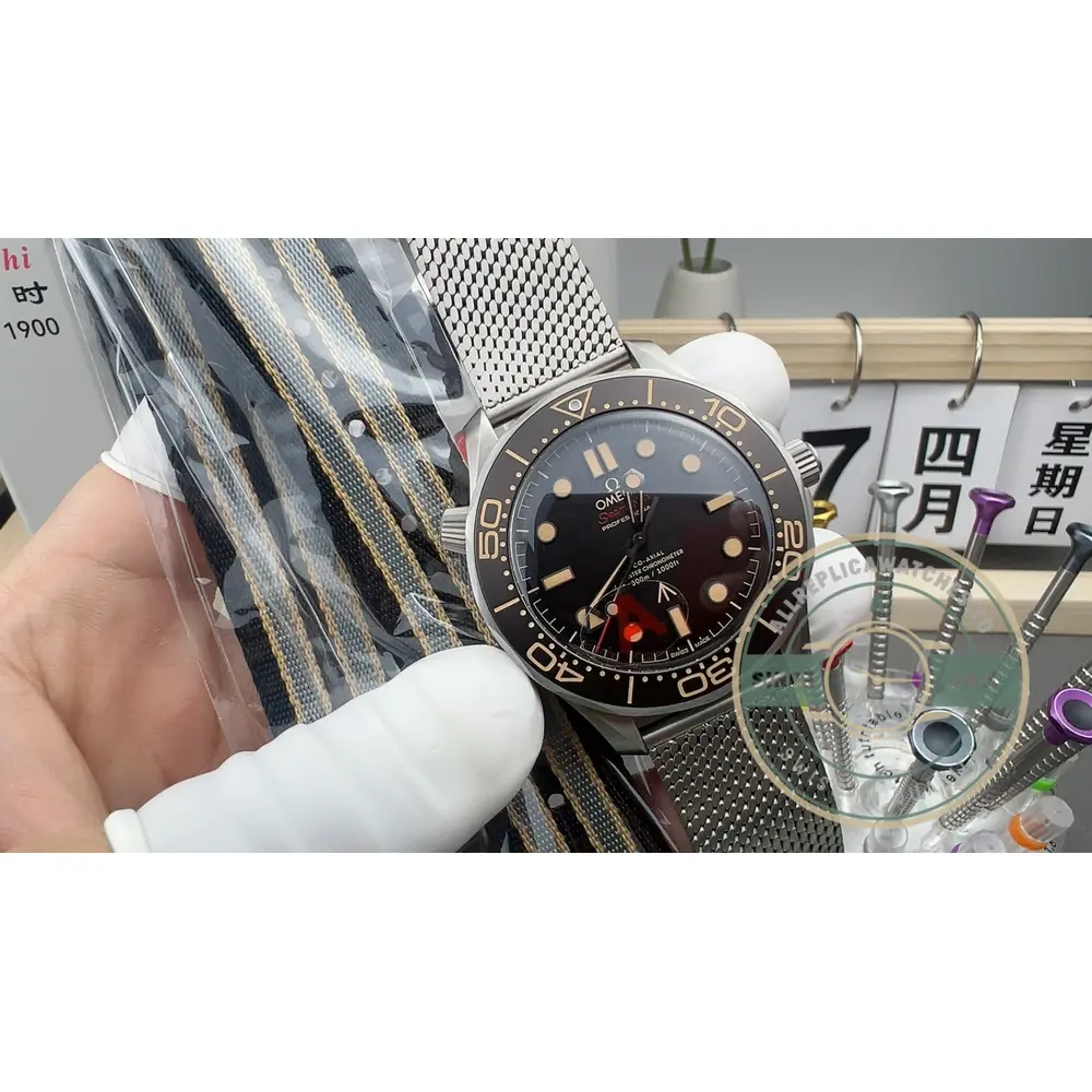 Helium escape valve at ten o'clock on the titanium Seamaster Diver 300M replica
