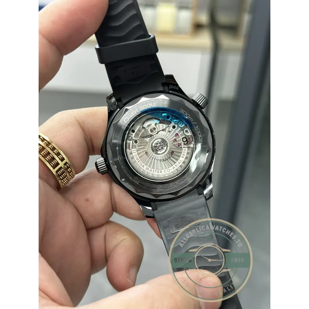 Unidirectional ceramic bezel with wide minute markers, super clone Seamaster Diver