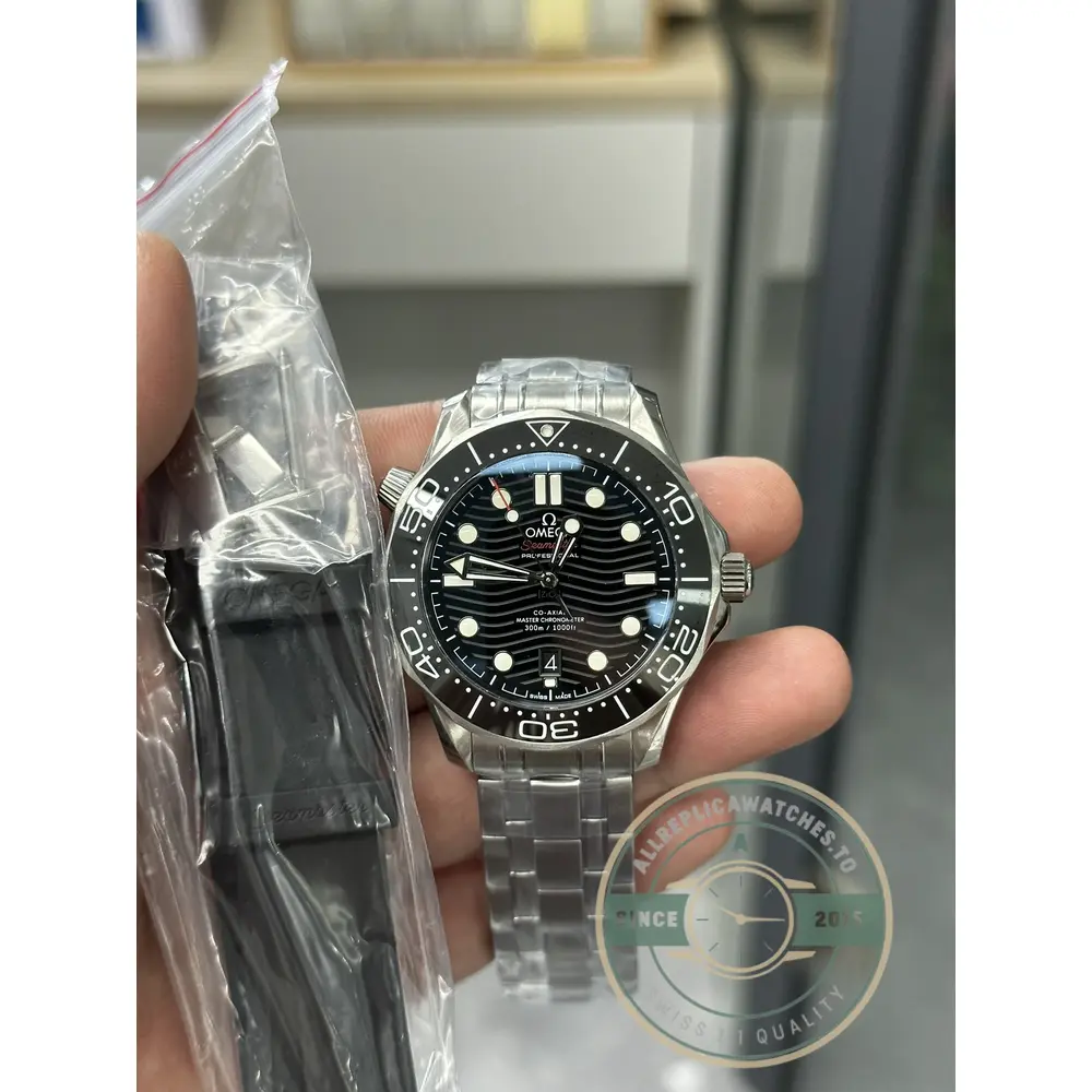 Steel bracelet with micro-adjust deployant clasp on this superclone Diver 300M