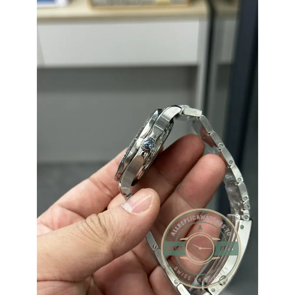Co-axial escapement architecture in the VS8800 clone, 48-hour reserve at 42mm
