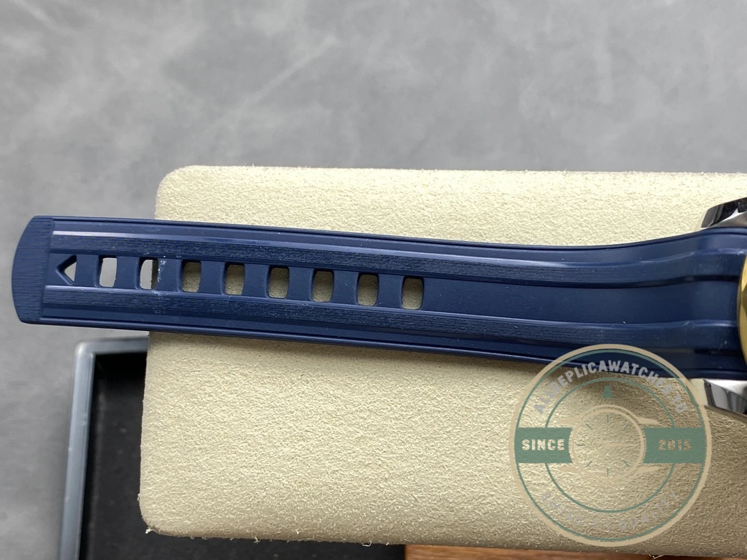 Superclone Omega Seamaster Blue 44mm, Rubber 210.20.44.51.03.001 - Luxury Replica Watch