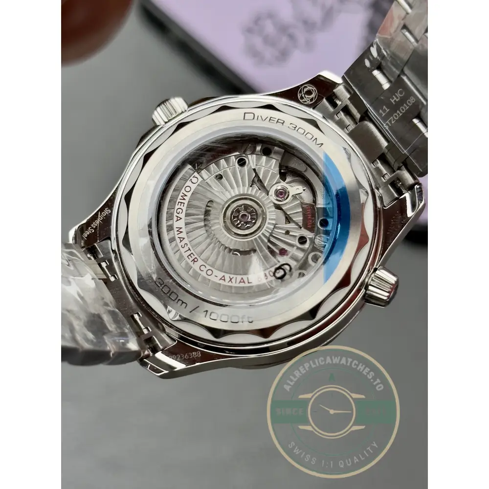 Rounded case edges and the slimmer profile of the 41mm replica Diver 300M