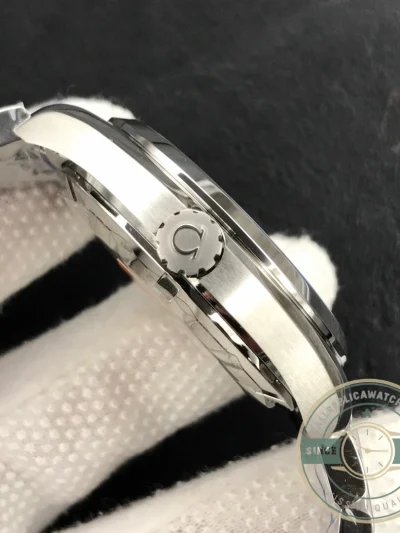 Superclone Omega Seamaster GMT Blue Dial 231.10.43.22.03.001 - Swiss-Made Clone Watch
