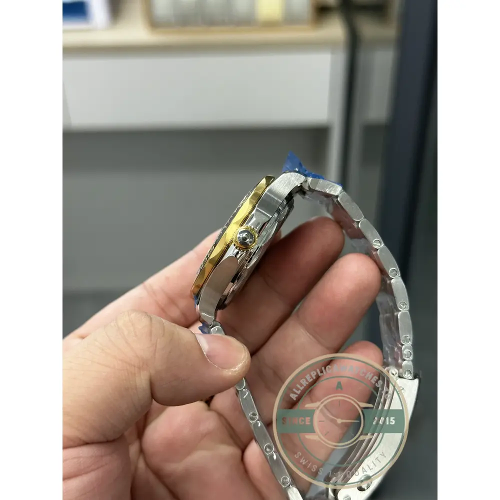 Automatic date movement of this clone Omega Seamaster Diver 300M, rated to 300 metres