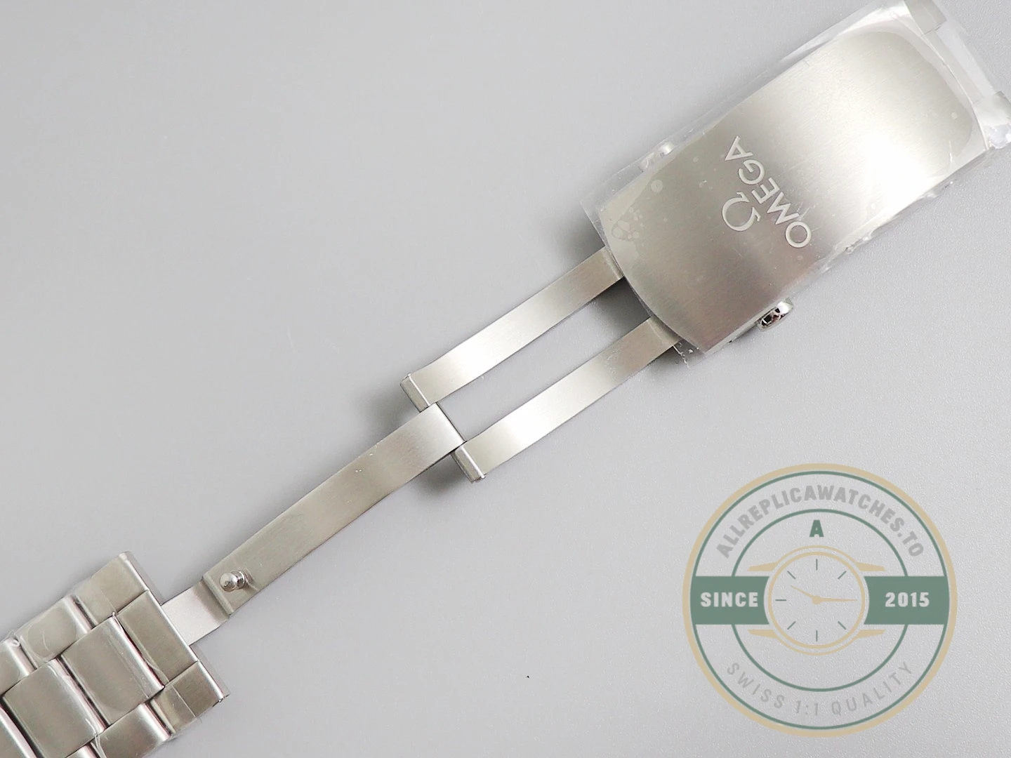 Superclone Omega Seamaster Planet Ocean 600M Titanium 215.90.46.51.99.001 - Affordable Luxury Replica Timepiece