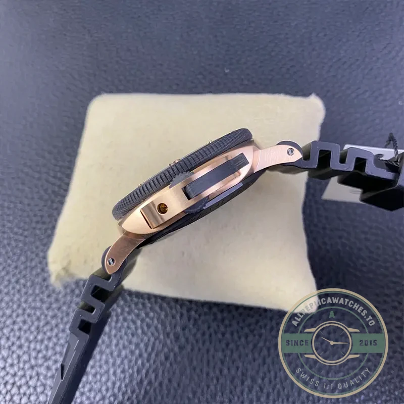 Superclone Panerai PAM 1070 Submersible Goldtech OroCarbo - Luxury Replica Watch