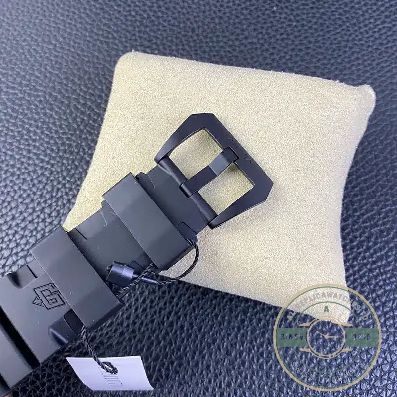 Superclone Panerai PAM 1070 Submersible Goldtech OroCarbo - High-Grade Replica Watch