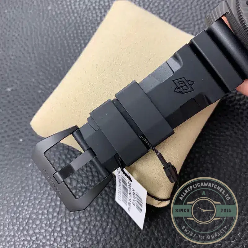 Superclone Panerai Submersible PAM 979 - Best Quality Replica Watch