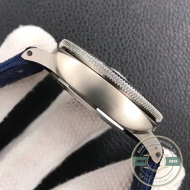 Superclone Panerai Submersible PAM00985 EcoTitanium - 1:1 Swiss Replica Watch