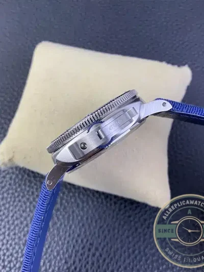 Superclone Panerai Submersible PAM1289 QuarantaQuattro Blu Profondo - Swiss Movement Replica Watch