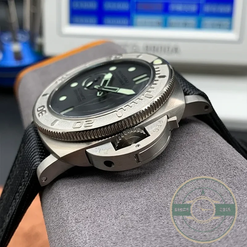 Superclone Panerai Submersible Titanium Shell PAM 984 - Swiss-Made Clone Watch