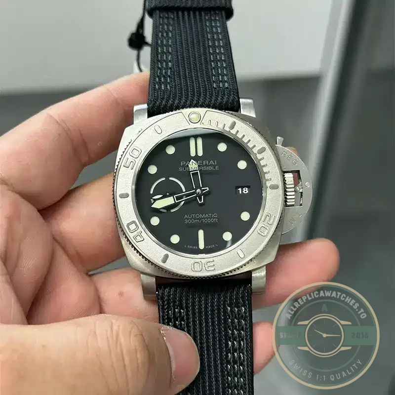 Superclone Panerai Submersible Titanium Shell PAM 984 - Swiss Movement Replica Watch