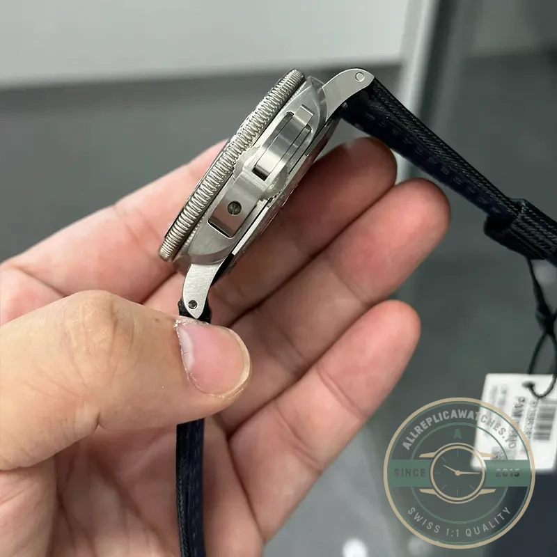 Superclone Panerai Submersible Titanium Shell PAM 984 - High-Grade Replica Watch