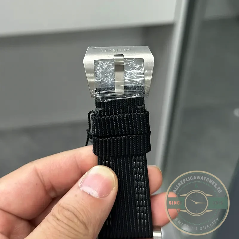Superclone Panerai Submersible Titanium Shell PAM 984 - Luxury Replica Watch