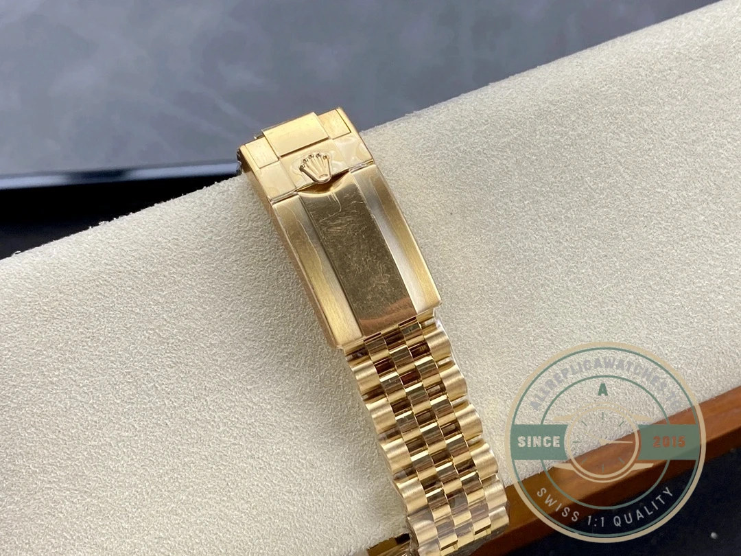 Superclone Rolex Greenwich II series M126718GRNR-0001 40mm - 1:1 Swiss Replica Watch