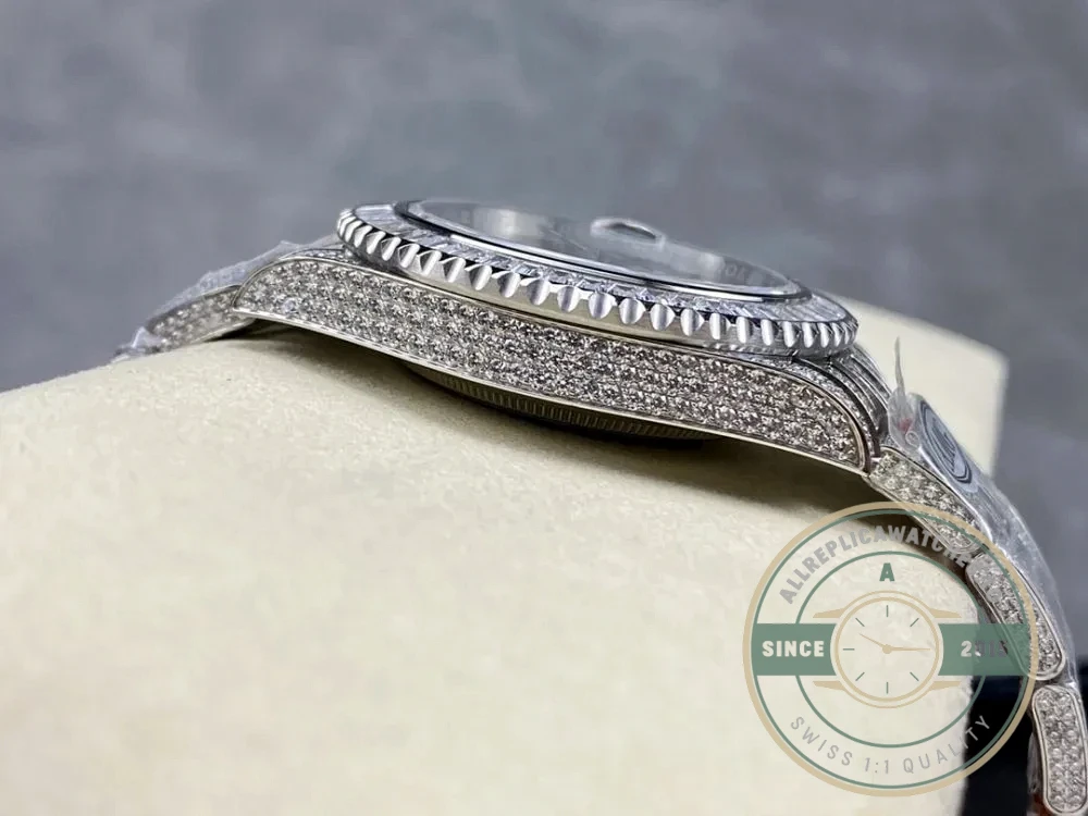 Superclone Rolex Submariner Iced Out 116610LV 41mm Green Dial - Top-Tier Swiss Replica Watch