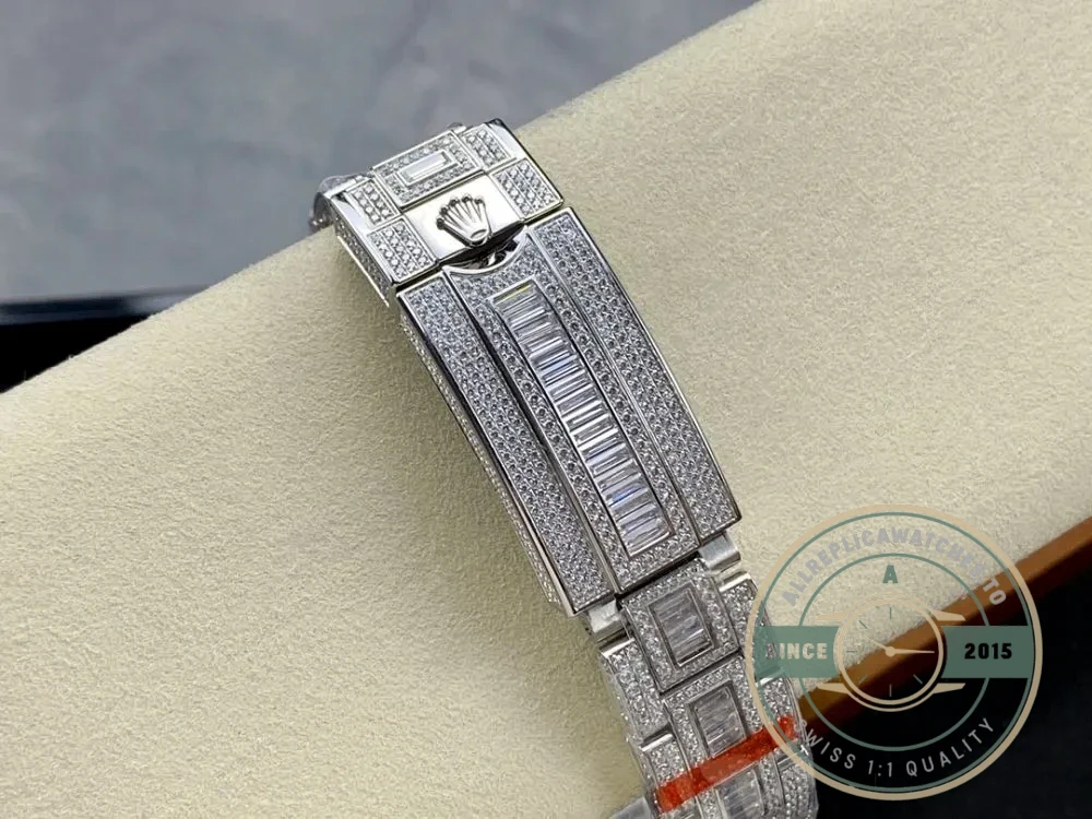 Superclone Rolex Submariner Iced Out 116610LV 41mm Green Dial - Swiss-Made Clone Watch