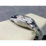 A sapphire crystal, anti-reflective coated, over the silver-white super clone calendar dial