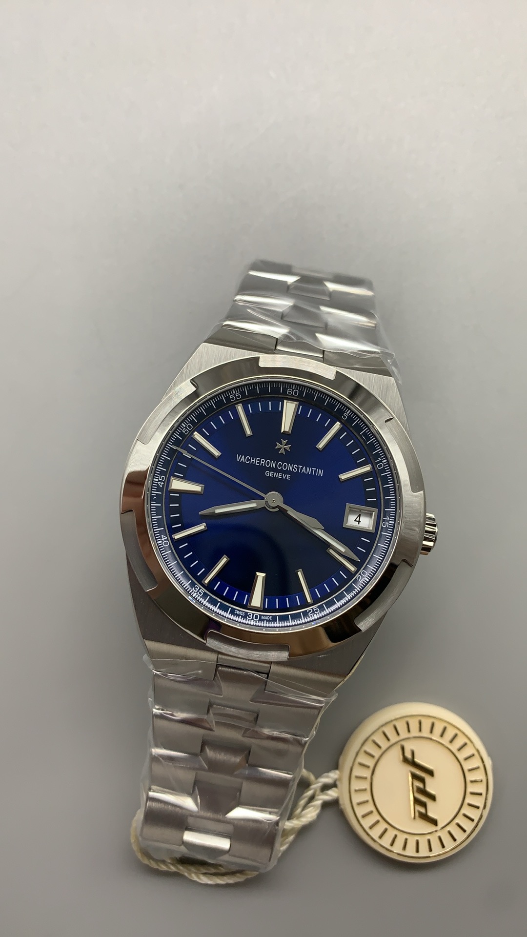 Swiss Replica Vacheron Constantin Overseas 4500V/110A-B128 Blue Dial - Image 3