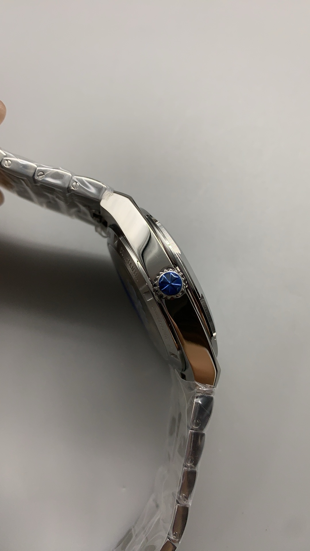 Swiss Replica Vacheron Constantin Overseas 4500V/110A-B128 Blue Dial - Image 6
