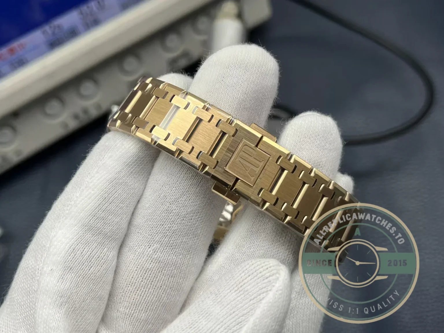 Replica Audemars Piguet Royal Oak Jumbo Extra-Thin 16202.OR - Affordable Super Clone Watch