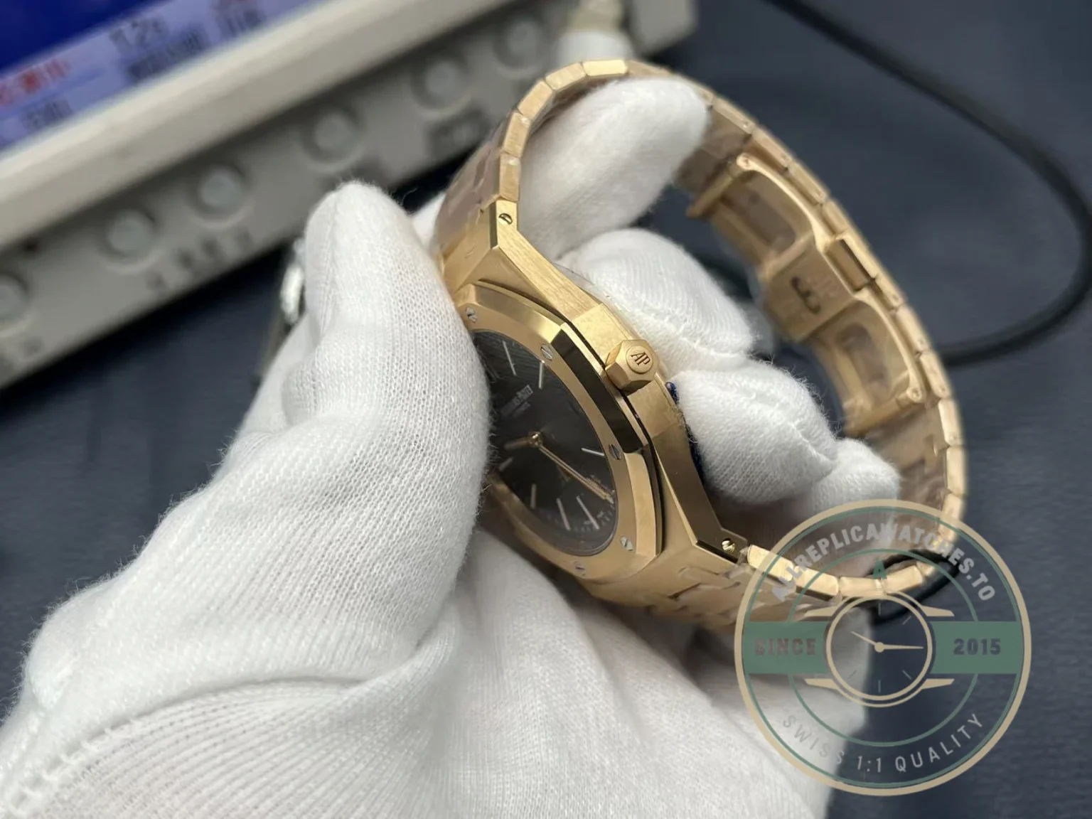 Replica Audemars Piguet Royal Oak Jumbo Extra-Thin 16202.OR - Factory Super Clone Watch