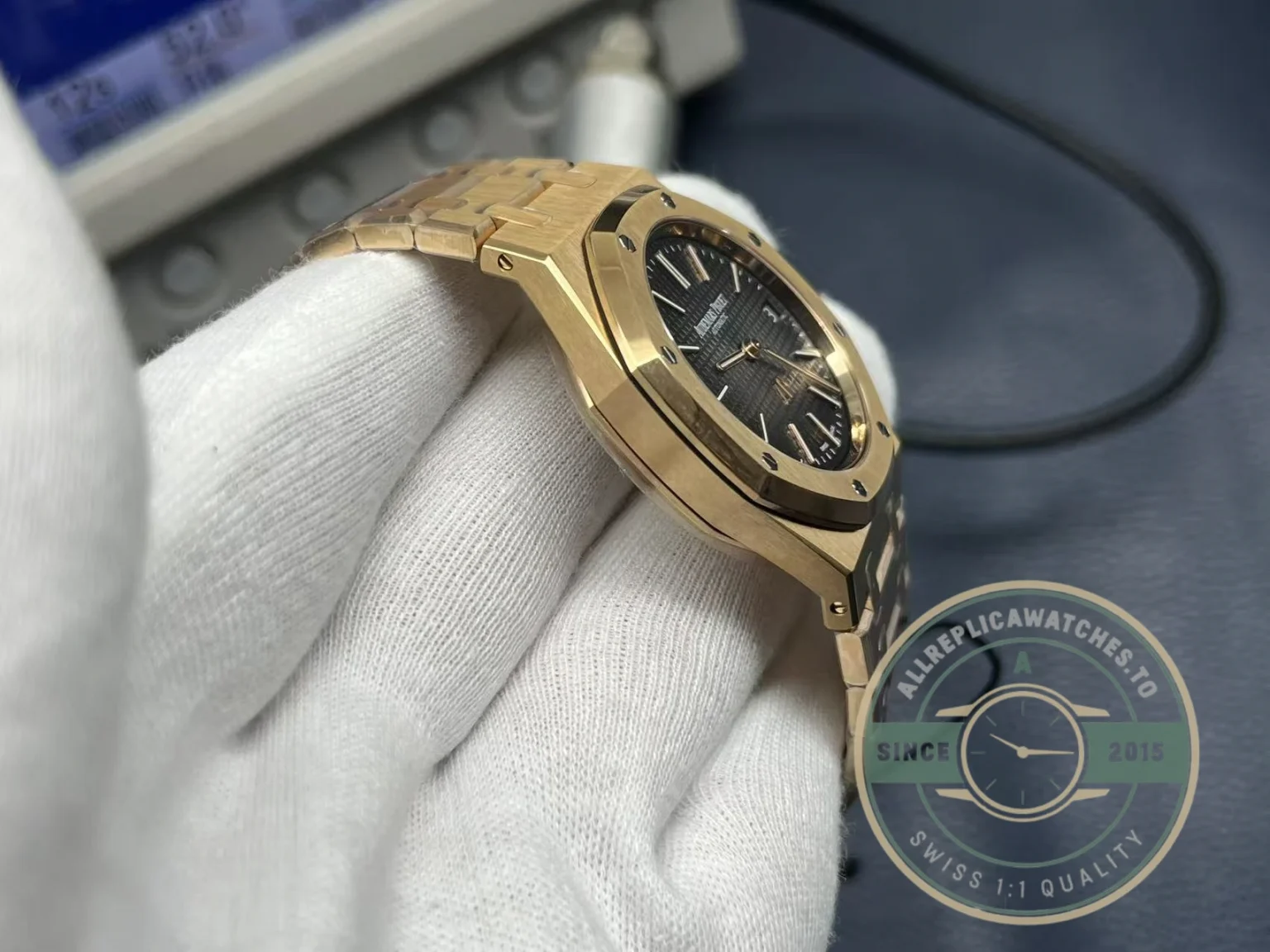 Replica Audemars Piguet Royal Oak Jumbo Extra-Thin 16202.OR - Factory Super Clone Watch