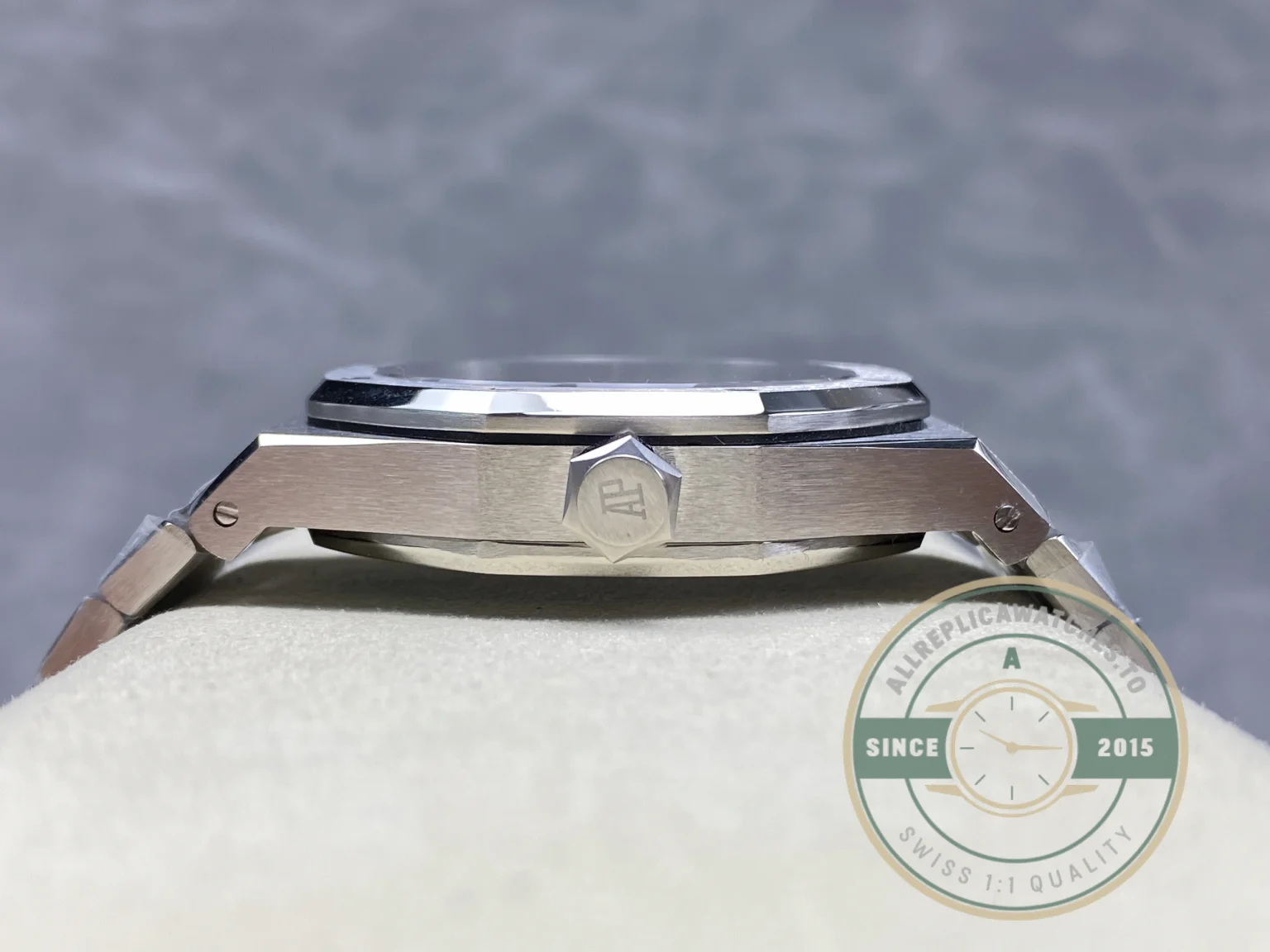 Replica Audemars Royal Oak Titanium 42mm Black Dial 26591TI.OO.1252TI.03 - Affordable Luxury Replica Timepiece