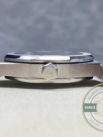 Replica Audemars Royal Oak Titanium 42mm Black Dial 26591TI.OO.1252TI.03 - Affordable Luxury Replica Timepiece