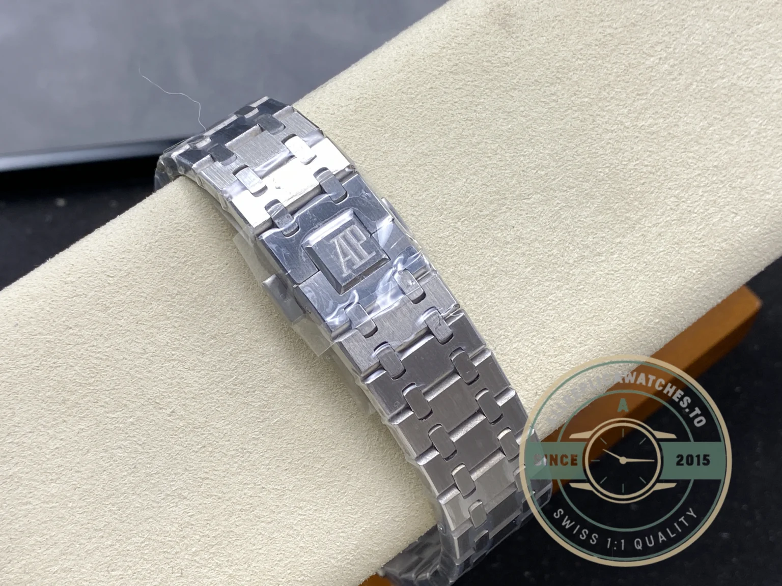 Replica Audemars Royal Oak Titanium 42mm Black Dial 26591TI.OO.1252TI.03 - Best Quality Replica Watch