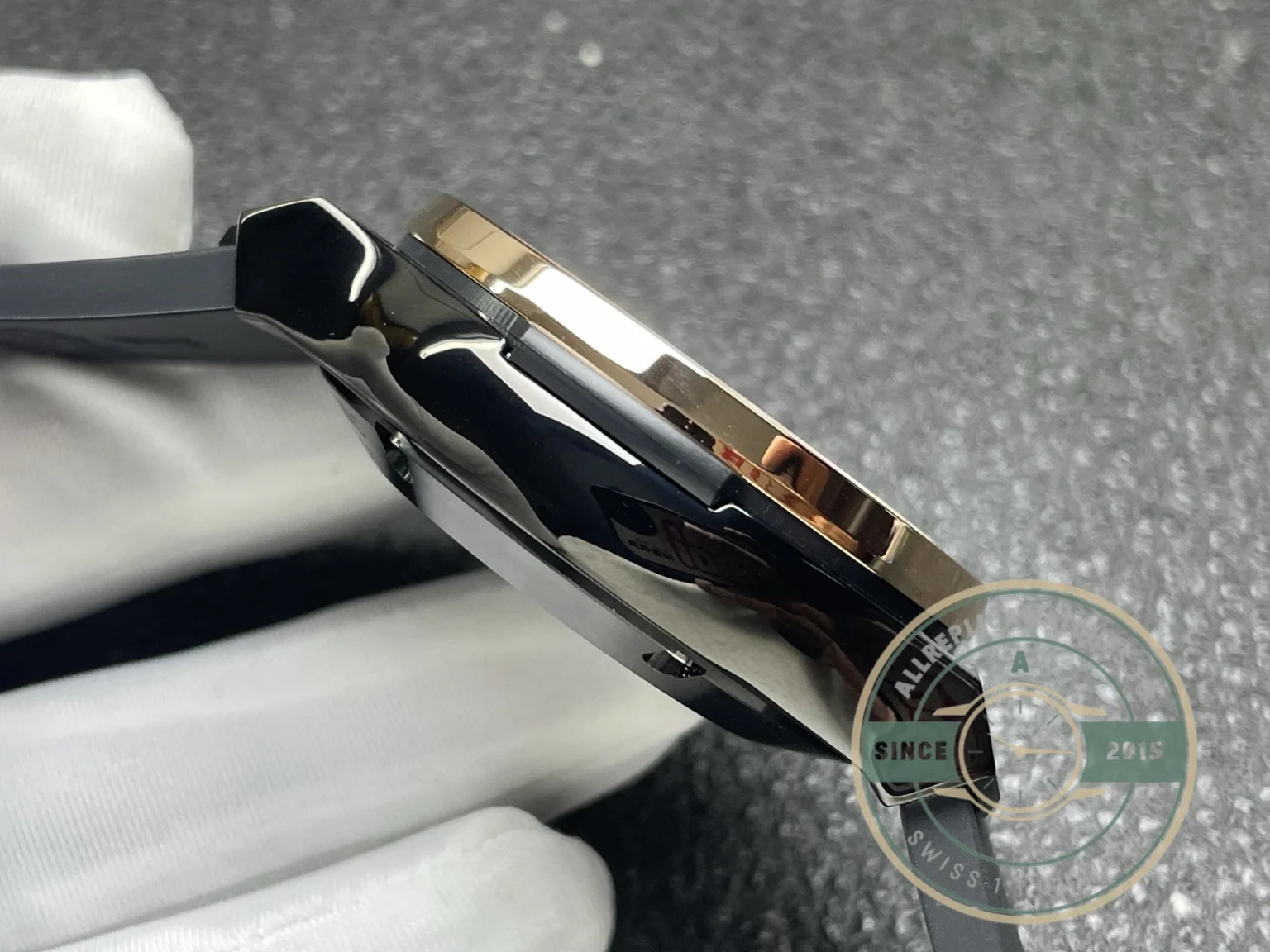 Replica Hublot Classic Fusion Gold 521.CO.1781.RX Carbon Dial - Premium Super Clone Watch