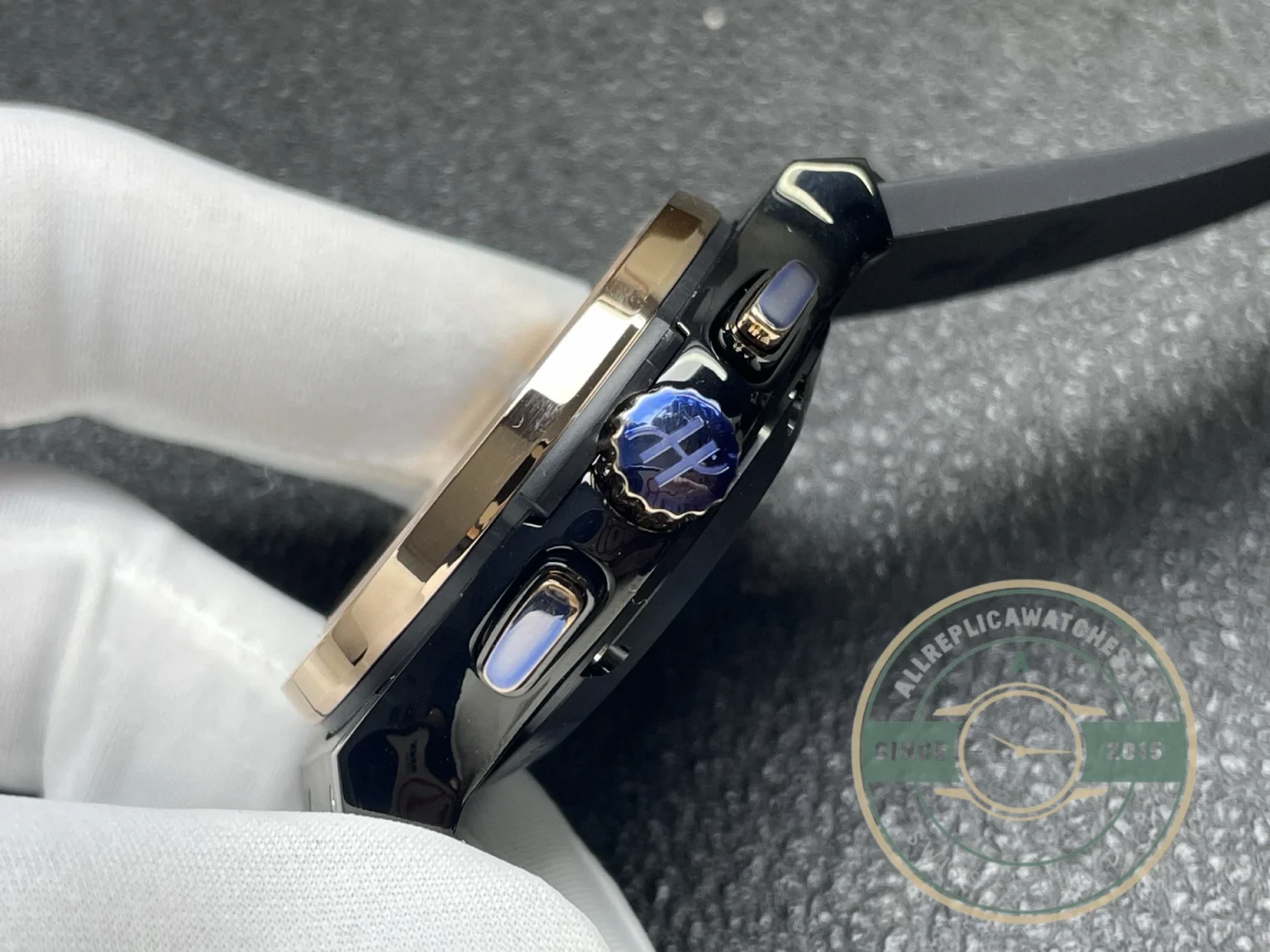 Replica Hublot Classic Fusion Gold 521.CO.1781.RX Carbon Dial - High-Grade Replica Watch