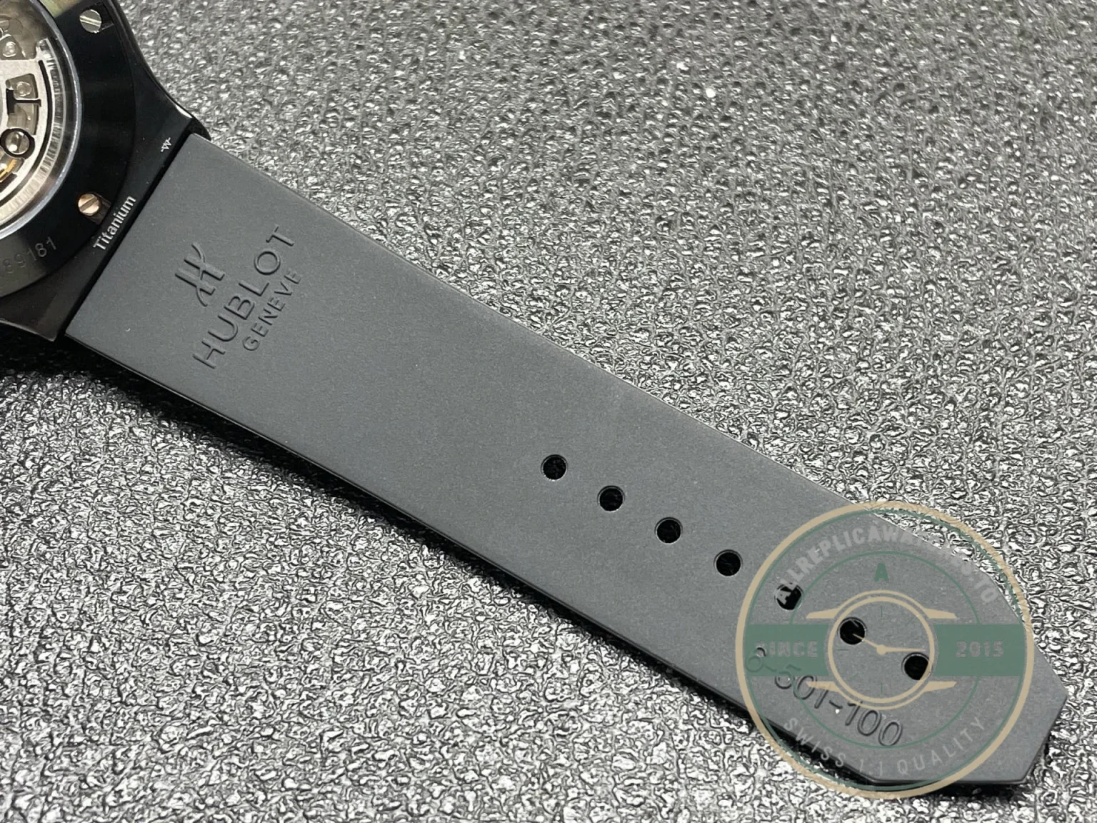 Replica Hublot Classic Fusion Gold 521.CO.1781.RX Carbon Dial - Budget Luxury Replica Watch