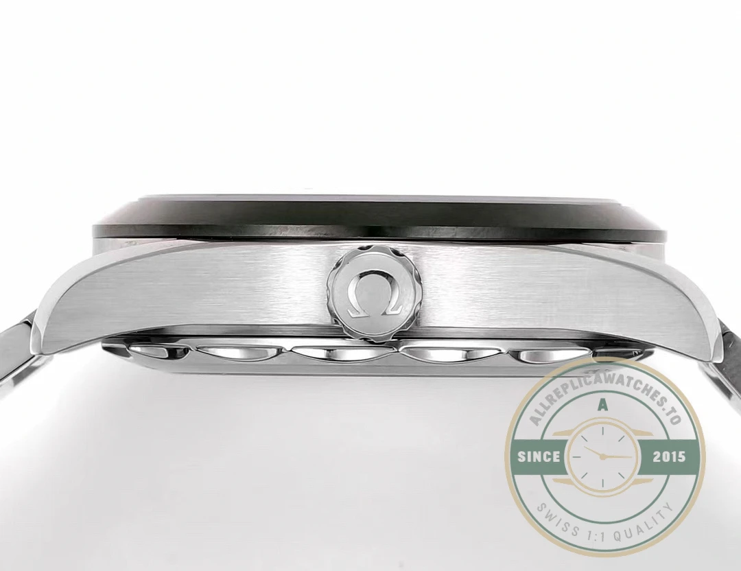 Replica Omega Seamaster Aqua Terra Worldtimer 43 mm Green 220.30.43.22.10.001 - Premium Super Clone Watch