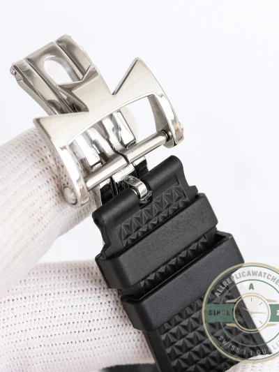 Swiss Clone Vacheron Constantin Overseas Silver 7900V110A-B333 - Swiss Movement Replica Watch