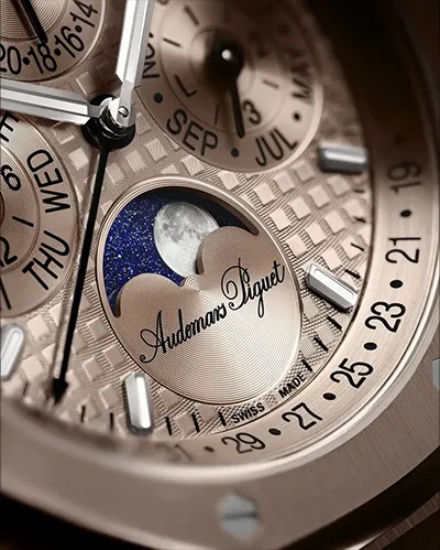 Correct Dial Printing, Rehaut Engraving & Indices