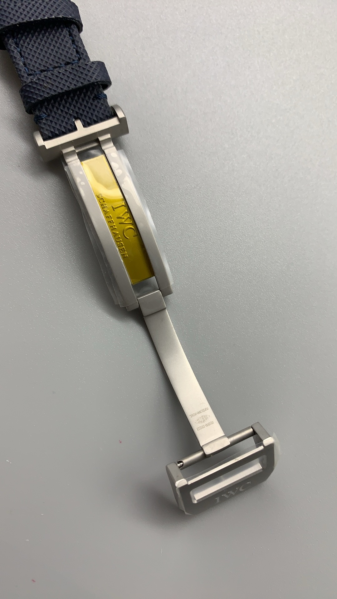 Flyback chronograph, resetting and restarting on a single press