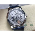 The 44mm diameter gives the slender hands and indices room to spread