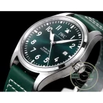 Central hacking seconds hand on the sunray-brushed green Mark XX replica