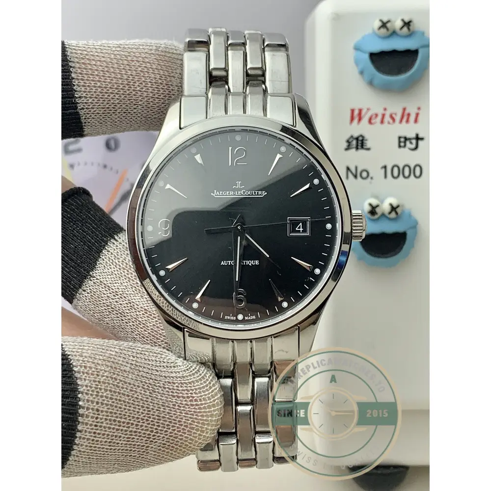 Side profile showing the flat bezel and the bracelet end links meeting the lugs