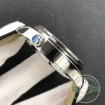 Case side showing the 39mm steel middle under a thin polished bezel