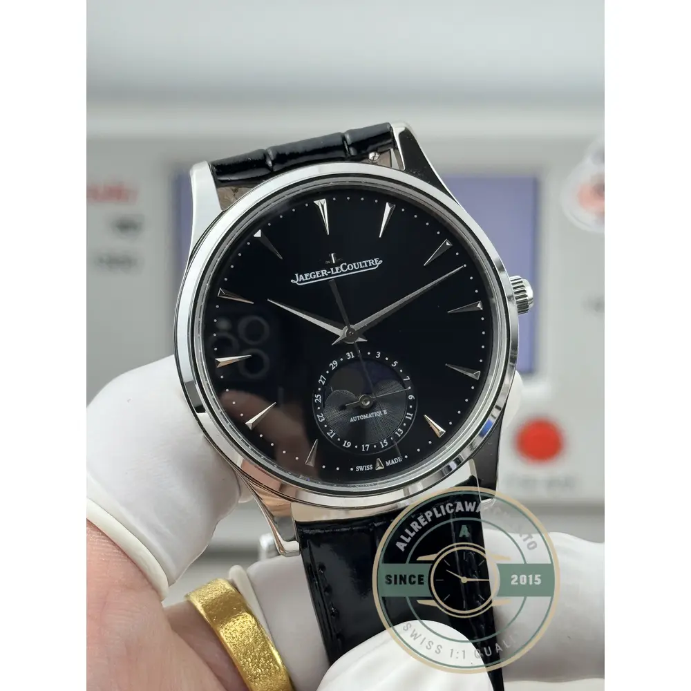 Lug and strap junction on the steel case of the Q1368470 Master Ultra Thin Moon clone
