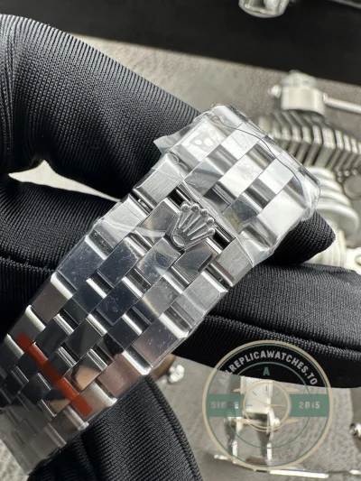 Replica Land-Dweller 40 mm M127336 Blue Dial - High-Grade Replica Watch