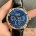 At 44mm the case takes the full calendar module without stacking compromises