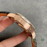 A four-digit year reads through its own small window on the dial