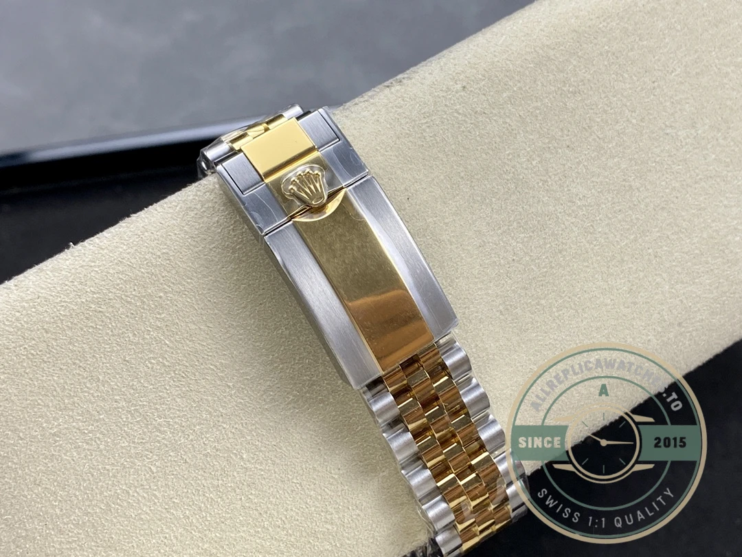 Replica Rolex GMT-Master II Zombie Bumblebee 126713GRNR Jubilee - Swiss-Made Clone Watch