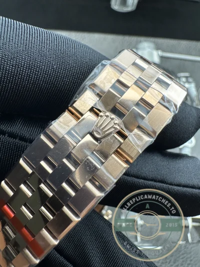 Replica Rolex Land-Dweller Rose Gold 40mm 127335 - Best Quality Replica Watch